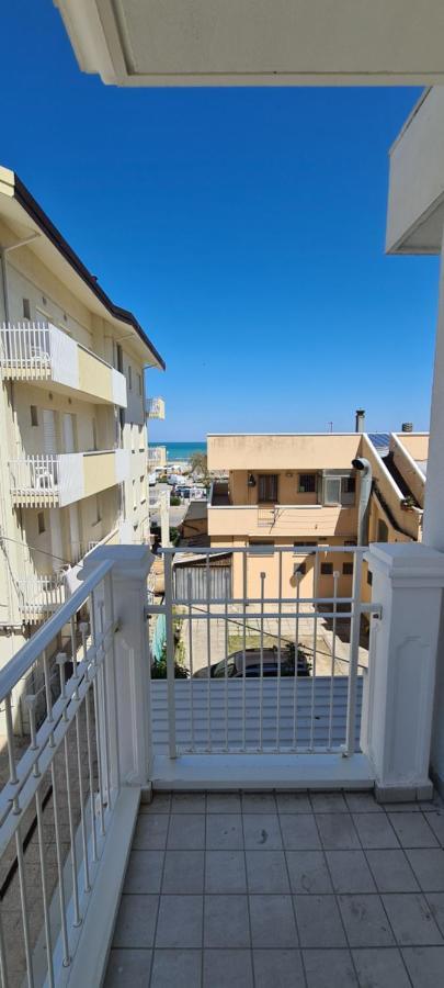 Rubino Apartments A 100Metri Dal Mare Riccione Exterior foto