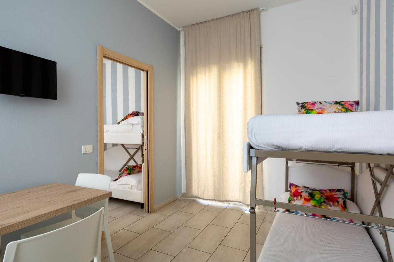 Rubino Apartments A 100Metri Dal Mare Riccione Exterior foto